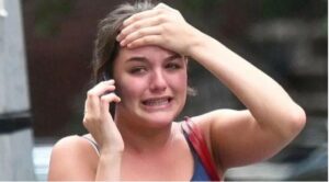 Suri Cruise 18-year-old daughter of Tom Cruise and Katie Holmes, spotted crying on phone while out and about in New York, after she got a call that her mother Katie Holmes and estranged father Tom Cruise has been confirmed…Read More 