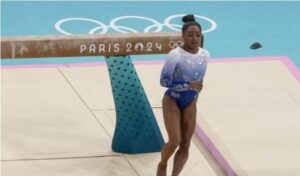 Simone Biles with a MEAN Look loses her temper at Olympics Crowd and complains about crowd after fall costs her another Olympic medal – Watch Full Video Simone Biles Fall